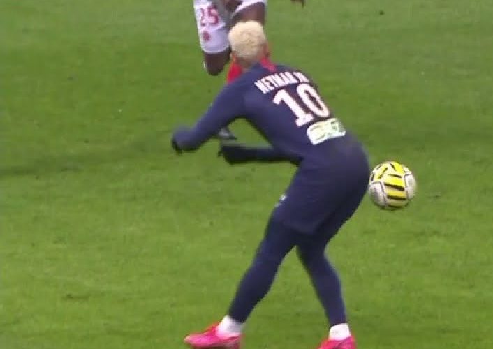 PSG : la passe du postérieur de Neymar fait la une de la toile (Vidéo)