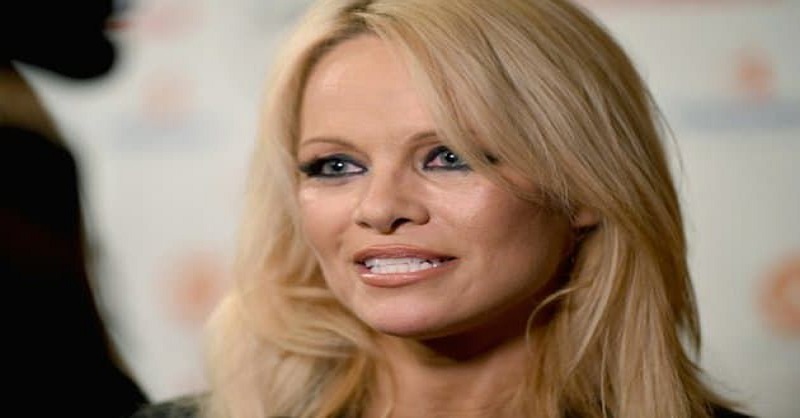 Pamela Anderson : que contient sa lettre adressée à Emmanuel Macron ?