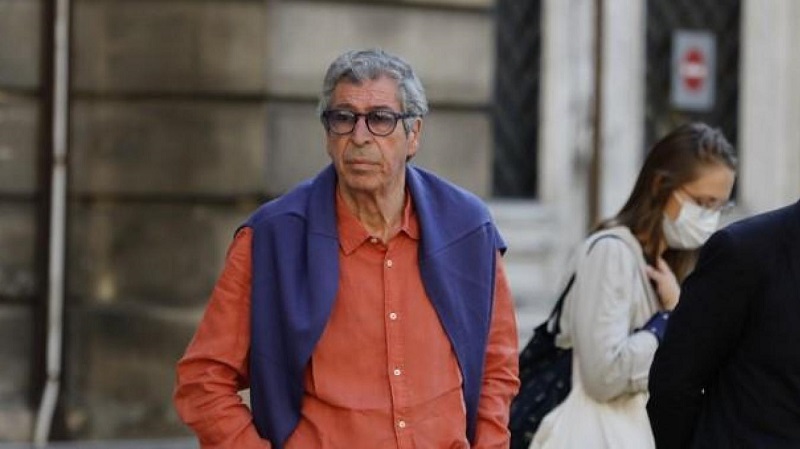 Patrick Balkany : l’ancien maire au lit et très bien entouré (photo)