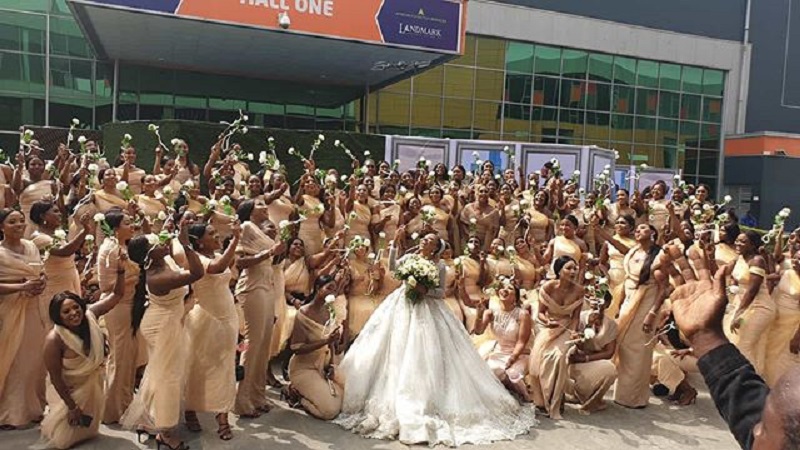 [Photos] Sandra Ikeji, la sœur de la célèbre blogueuse Linda, fait son entrée dans le livre des records Guinness avec son incroyable mariage