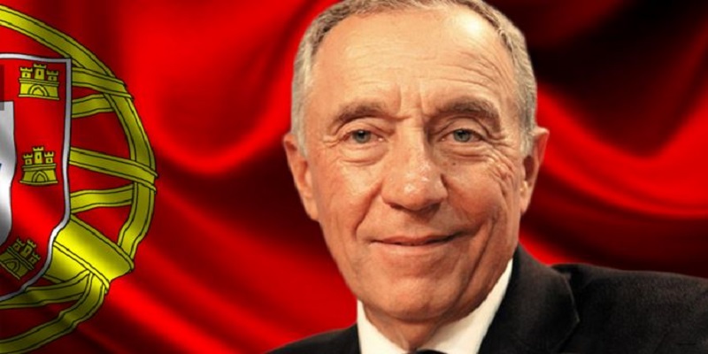 Portugal : le président Marcelo Rebelo de Sousa se jette à l’eau pour secourir des baigneuses en détresse (vidéo)