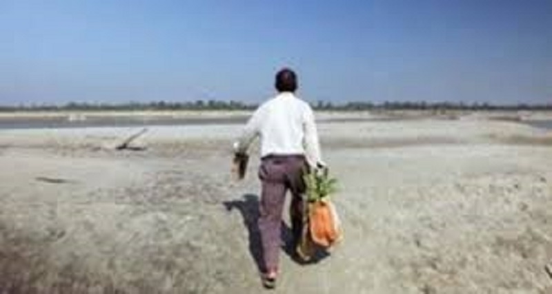 Pour échapper à sa belle-mère, il s’enfuit dans un autre pays et fait semblant d’être totalement amnésique