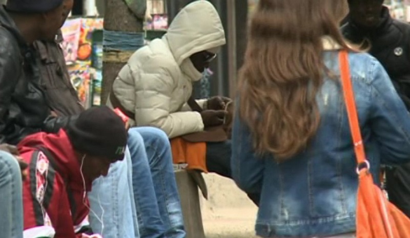 Pour satisfaire ses besoins, une Italienne héberge 4 migrants africains