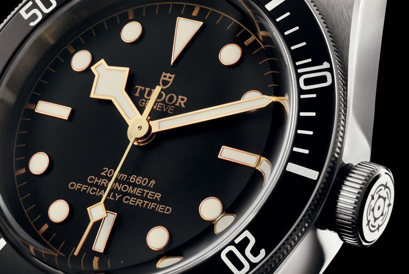 Pourquoi les montres indiquent toujours 10h10 dans les catalogues ?