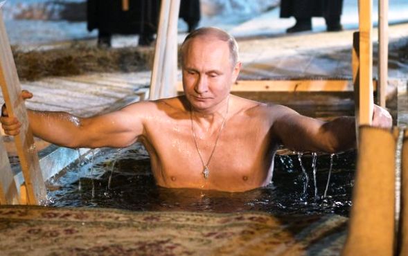 Vladimir Poutine, le Président russe s’est baigné torse nu dans une eau glacée de -5°C