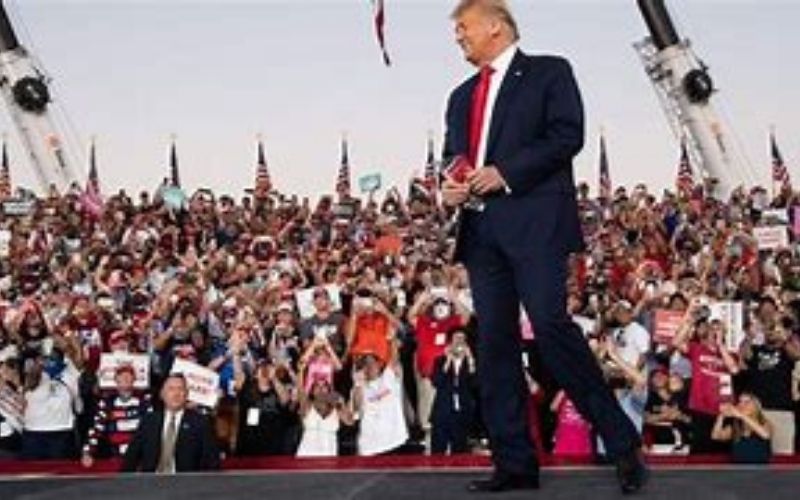 Présidentielle américaine : « Je me sens si puissant », affirme Donald Trump lors d’un meeting en Floride