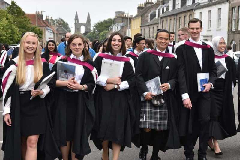 Programme de bourses de premier cycle de l’Université de St Andrews 2019/2020 pour étudiants internationaux