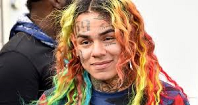Quand 6ix9ine estime avoir égalé Tupac Shakur
