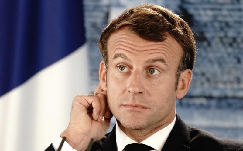 Emmanuel Macron : ce mot inattendu par lequel le président termine ses SMS