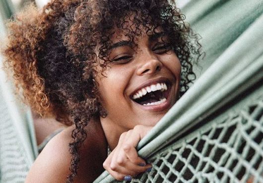 Le nouveau look de la Franco-togolaise Tina Kunakey fait sensation sur le web