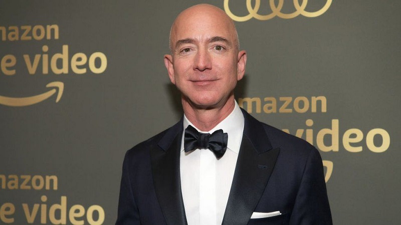 Qui sera le premier billionaire au monde ? Des analystes pronostiquent