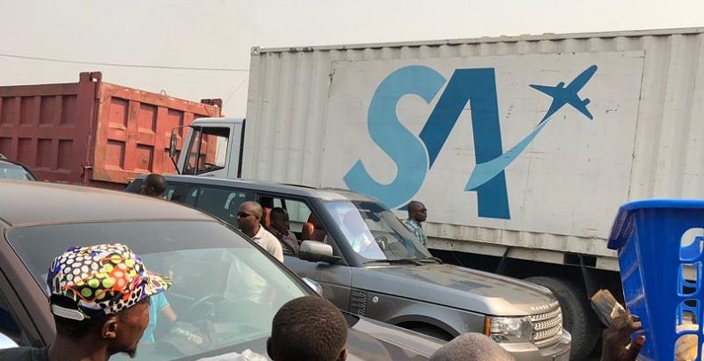 RDC : Le geste surprenant de l’ex-président Joseph Kabila bloqué dans un embouteillage à Kinshasa