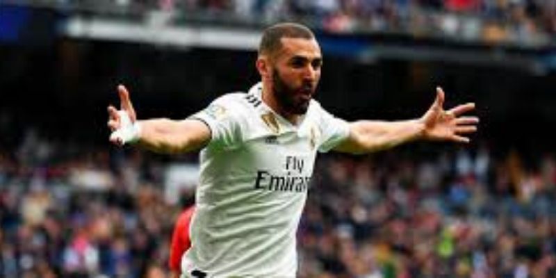 Real Madrid : Rebondissement dans le dossier de ce successeur de Karim  Benzema