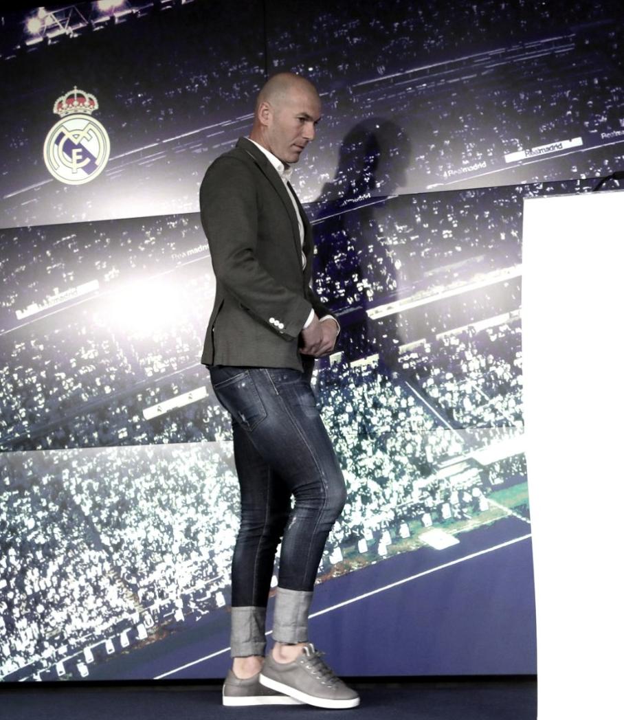 Réal Madrid : Pourquoi Zidane a porté ce jean moulant lors de sa conférence de presse ?, la réponse