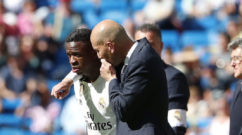 Real Madrid : Vinicius prend la défense de Zidane