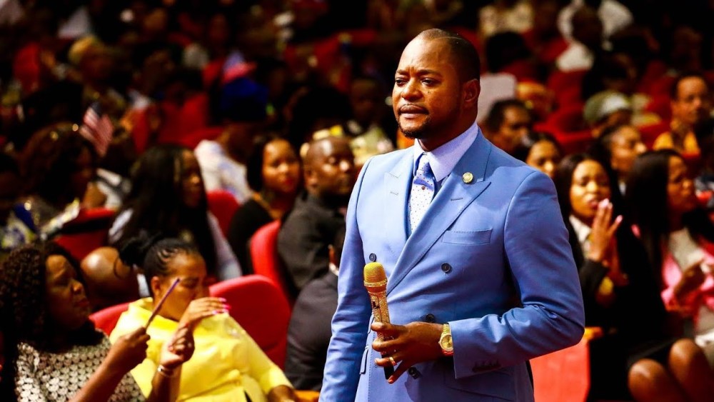 Rebondissement : le pasteur Alph Lukau sort de nouveau de son silence, voici son message