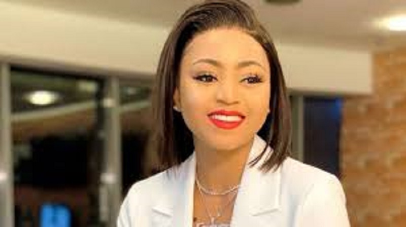 Regina Daniels plus radieuse et sexy que jamais (photos)