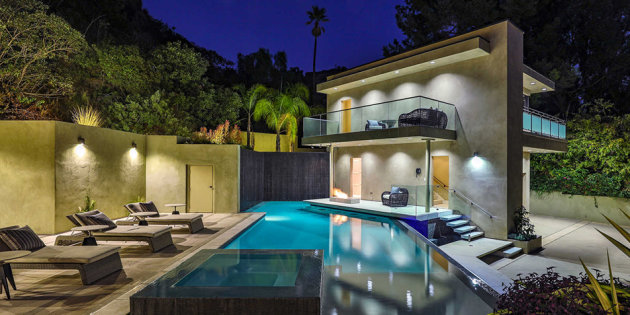 Rihanna vend sa villa de Hollywood d’une valeur de 7,4 millions de dollars pour cette raison (photos)