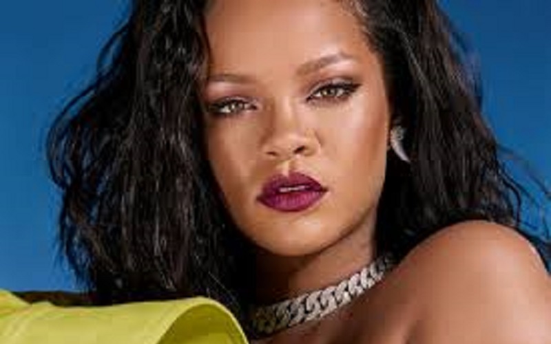 Rihanna : la star dévoile une collection très sexy de Savage x Fenty (vidéo)