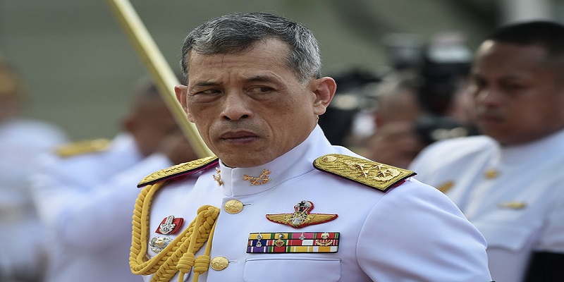 Roi de Thaïlande : son ex-épouse Srirasmi, crâne rasé et assignée à domicile (images chocs)