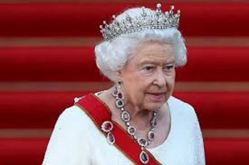 Royaume-Uni : la reine Elizabeth II va-t-elle abdiquer au profit du prince Charles ?