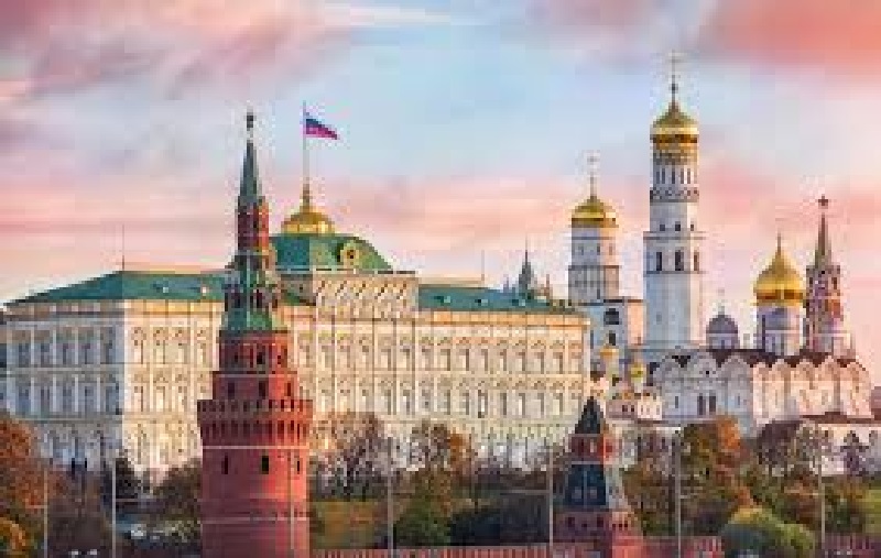 Russie : le Kremlin soutient l’expulsion de diplômantes européens