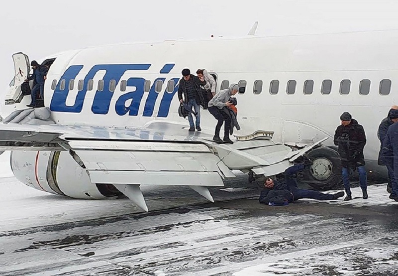 Russie : un Boeing de la compagnie UTair a frôlé le pire ce dimanche avec 100 passagers à bord (vidéo)