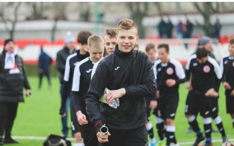 Russie : un jeune footballeur frappé par la foudre lors d’un entraînement