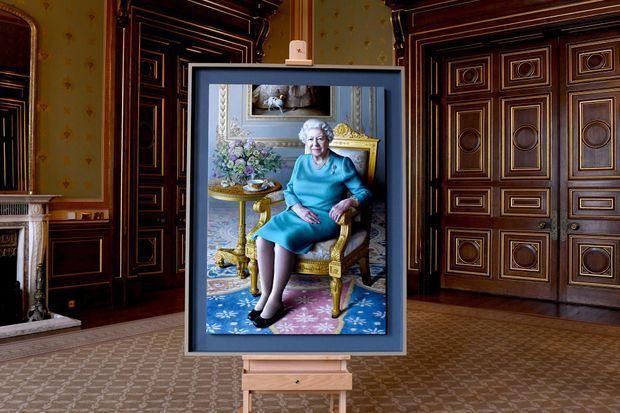 La reine Elizabeth II : des confidences à propos de son nouveau portrait