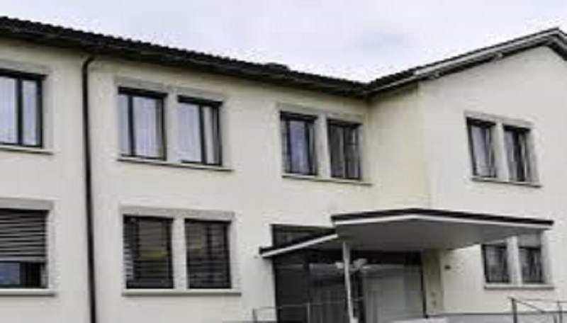 Sa voisine l’aurait ébouillanté : découvrez la somme colossale qu’il réclame en guise de réparation