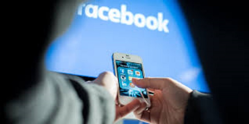 Facebook : le réseau social lutte pour la désinformation anti-vaccins