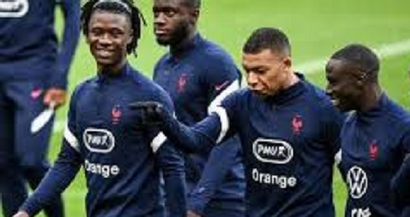 Samuel Paty : la troublante absence de joueurs noirs dans l’hommage de l’équipe de France