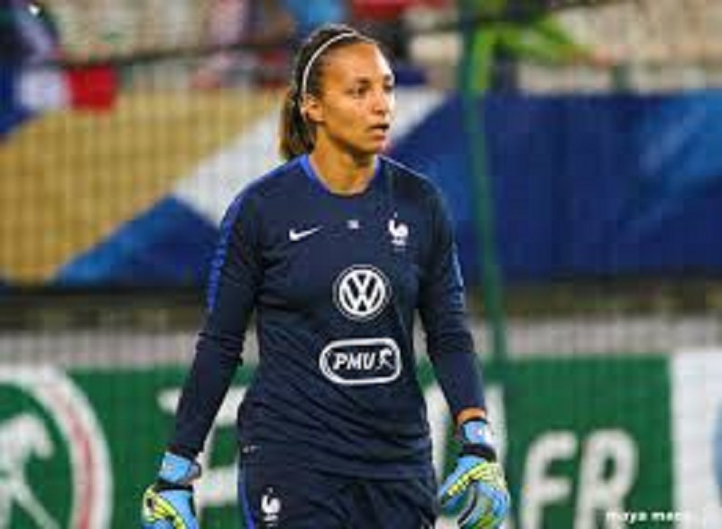 Sarah Bouhaddi : « la France ne gagnera pas l’Euro si Corinne Diacre reste en poste »