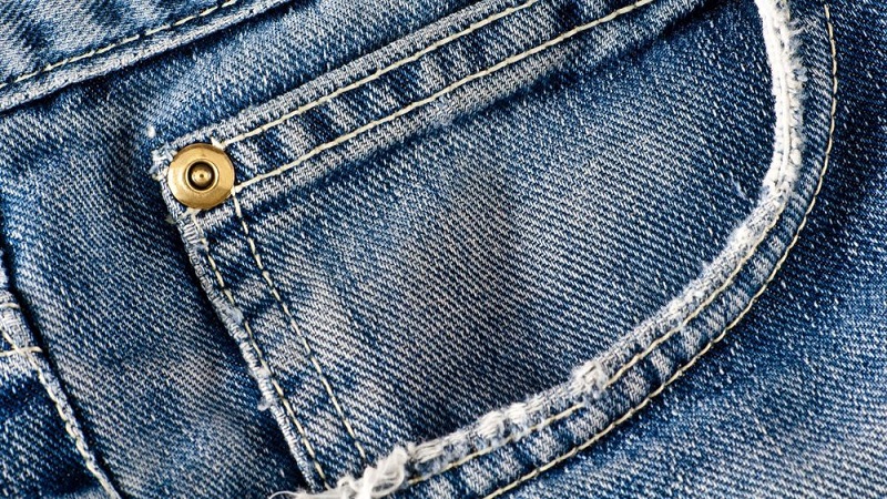 Savez-vous à quoi sert la petite poche supplémentaire sur votre jeans ?