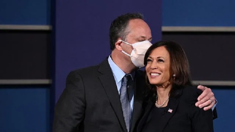 Second gentleman : Qui est Doug Emhoff, le mari de Kamala Harris, la vice-présidente des USA ?