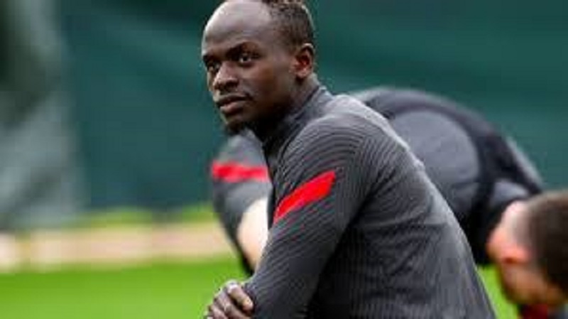 Quand Sadio Mané retrouve un de ses amis d’enfance devenu policier (photos)