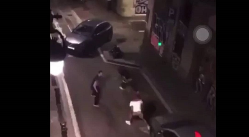 Seul contre ses agresseurs, il parvient à les mettre en fuite à mains nues (vidéo)
