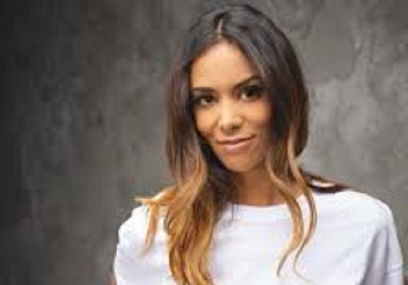 Shy’m : l’artiste éblouit en body transparent (photo)