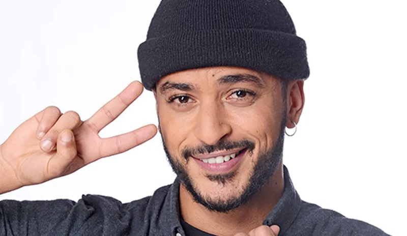 Slimane : la star pose en short au bord d’une piscine, les internautes sous le charme (photo)