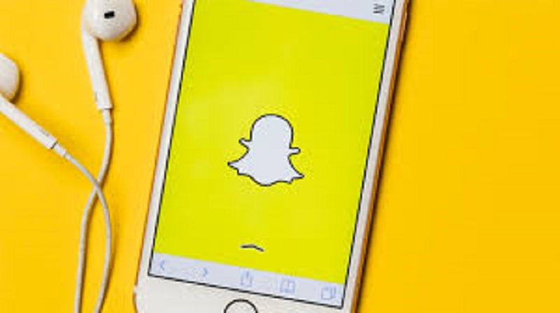 Snapchat : après Twittter, le réseau bannit Trump