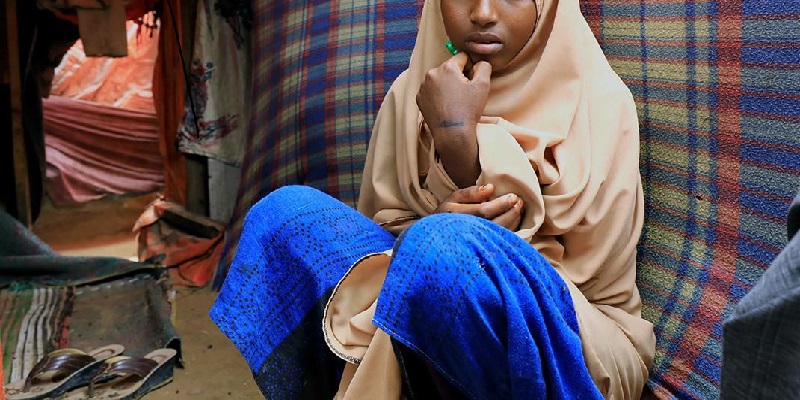 Ces photos de mariage d’une gamine avec un septuagénaire scandalisent les internautes