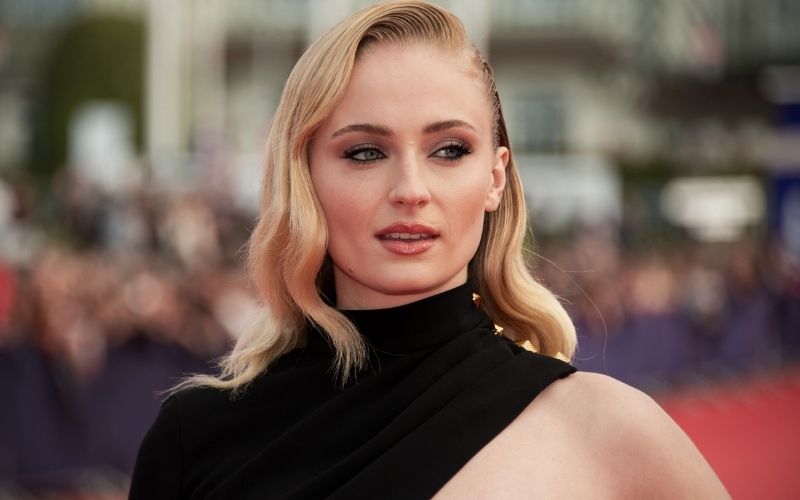 Sophie Turner : la star de Game of Thrones s’en prend aux anti-masques
