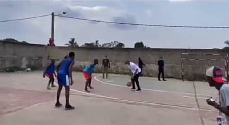 Star : Didier Drogba, un vrai « As » du basketball (vidéo)