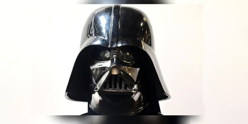 Star Wars : le casque de Dark Vador volé