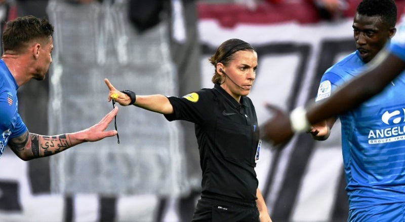 Pays-Bas vs Lettonie : l’arbitre Stéphanie Frappart entre dans l’histoire