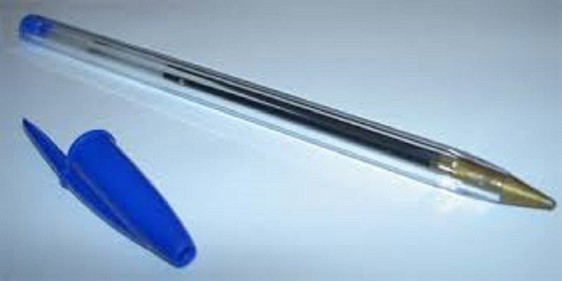 Stylo bille : pourquoi le bouchon de Bic est-il percé d’un trou ?