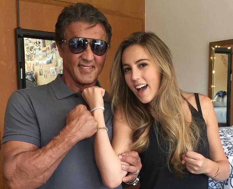 Sylvester Stallone : sa fille Sophia enflamme la toile avec son maillot de bain (photos)