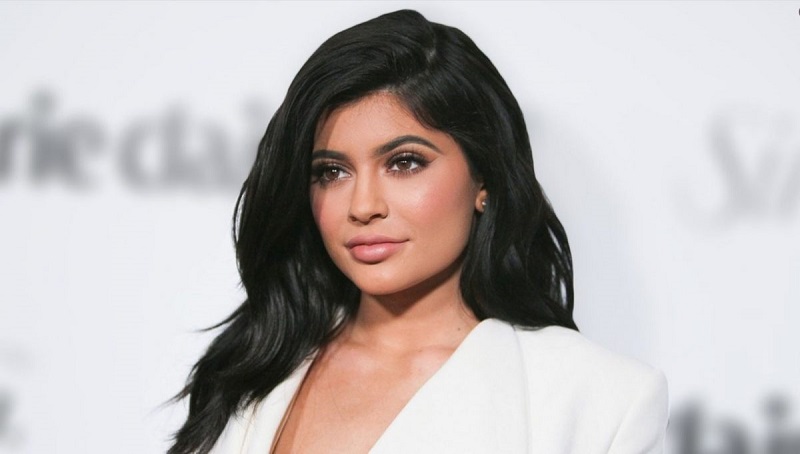 TPMP : Cyril Hanouna annonce la présence de Kylie Jenner sur le plateau
