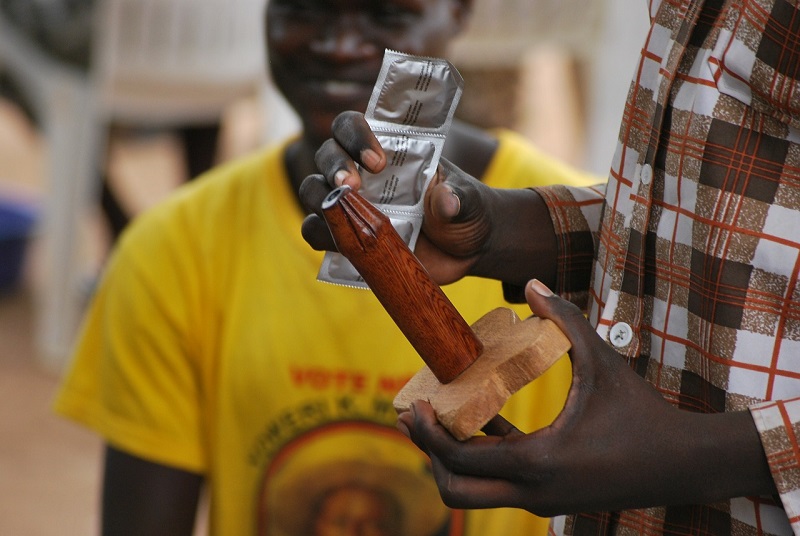 Burkina Faso : cette ville est au bord de la pénurie de préservatifs, la raison