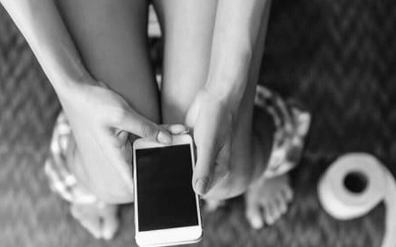 Un homme retrouvé paralysé dans les toilettes à cause de son téléphone